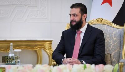 بعد رفع اسم سوريا من قائمة الإرهاب.. الشرع يدفع بـ”فيزا” في دمشق (شاهد)