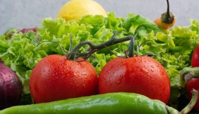 أسعار الخضار والفواكه في السوق المركزي الأربعاء