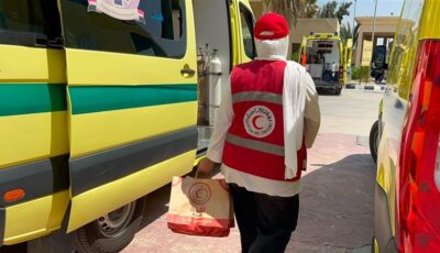 الهلال الأحمر يستقبل الدفعة الـ75 من مرضى غزة بمعبر رفح