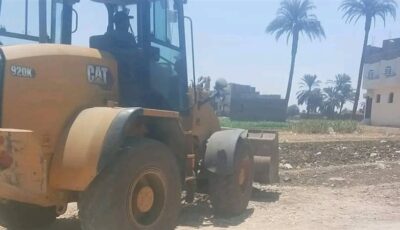 إزالة ملعب مخالف خارج الحيز العمراني بمدخل مدينة قوص بقنا