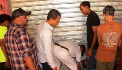 غلق وتشميع عدد من المحلات والمطاعم المخالفة بمدينة أسوان (صور)