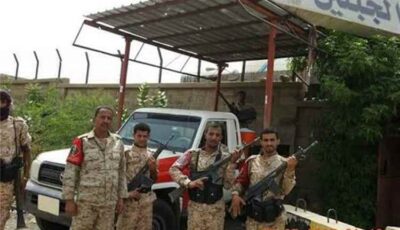 المشهد اليمني – الشرطة العسكرية تضبط سائق باص بحوزته كمية من الحشيش في المنفذ الشرقي بتعز