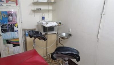 كاميرات المراقبة تكشف حقيقة مشاجرة طبيب وشقيقي زوجته داخل عيادته