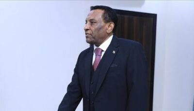 رئيس وزراء السودان يؤكد انطلاق حوار قريب وينتهي بإجراء الانتخابات