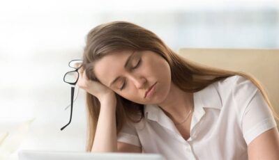 ماذا يحدث لجسمك عند النوم 4 ساعات فقط يوميا؟