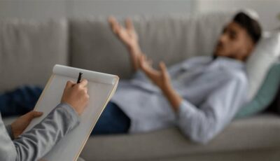 هل يجوز التحدث مع الطبيب النفسي في أمور زوجية خاصة؟ الإفتاء تحسم الجدل