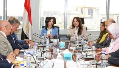 وزيرة الإسكان تبحث مع محافظ البحيرة موقف مشروعات مياه الشرب والصرف الصحي