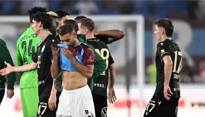 حزين ومتأثر، لحظة توجه محمد صلاح إلى حافلة الفريق بعد خسارة طرابزون سبور (فيديو)