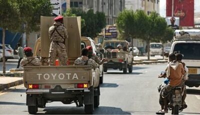 الجيش اليمني يعلن استهداف آليات عسكرية ومواقع للحوثيين وسط وغربي البلاد (شاهد)