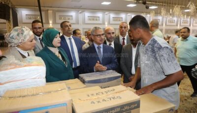 محافظ بني سويف يشهد تسليم عقود تمويل 45 مشروعا صغيرا للشباب والمرأة