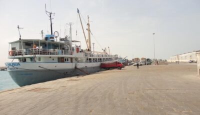 أضرار بالمخا.. عقب قصف حوثي جديد بالصواريخ والمسيّرات