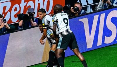 الدوري الإنجليزي، نيوكاسل يتقدم على ليفربول 1-0 في الشوط الأول