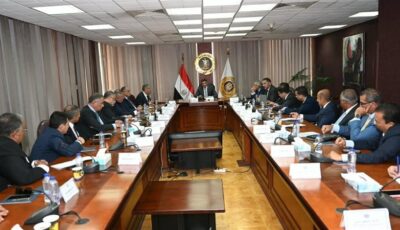 وزير الصناعة يبحث سبل دعم الصناعات المغذية للسيارات لتعزيز الإنتاج المحلي
