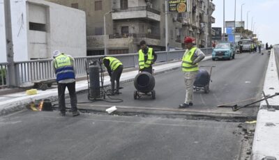 استكمال تنفيذ الأعمال النهائية للفواصل المعدنية بكوبري دمنهور العلوي لإعادة فتحه مساء اليوم