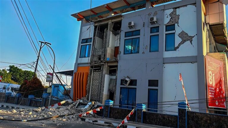 بقوة 5.9 درجات، زلزال جديد يهز منطقة ‌فلوريس في إندونيسيا