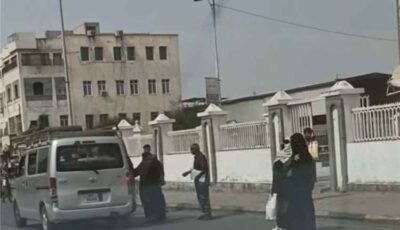 المشهد اليمني – عاصمة بلا مواصلات.. محطات الغاز تغلق أبوابها في عدن وتحذيرات من كارثة معيشية