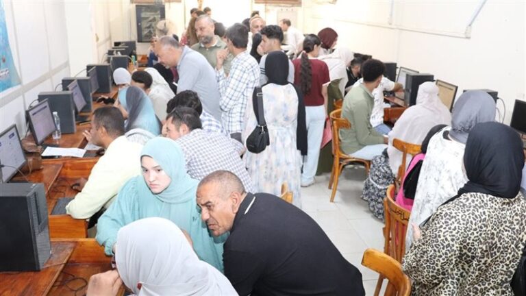جامعة سوهاج تستقبل طلاب الثانوية العامة لتسجيل رغبات المرحلة الثانية
