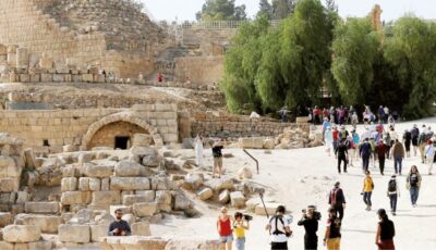 السياحة الليلية في جرش.. حركة متزايدة وسط تحديات خدمية