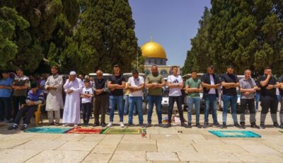 70 ألفا يؤدون الجمعة في المسجد الأقصى رغم إجراءات الاحتلال