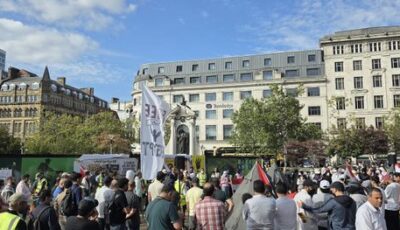 “يوم من رابعة”.. مصريون في مانشستر يحيون ذكرى فض الاعتصام (شاهد)