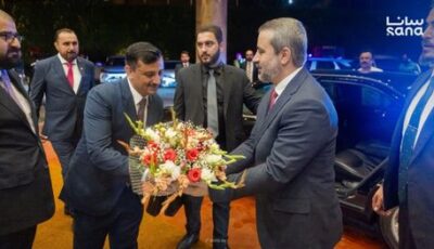 هي الأولى منذ 19 عاما.. وزير الخارجية السوري يصل إلى إسلام آباد