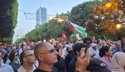 التونسيون يكسرون حاجز الصمت.. هتافات “يسقط قيس سعيد” وسط العاصمة