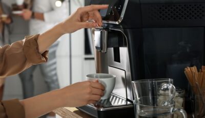 ماكينات القهوة في العمل قد ترفع الكوليسترول الضار