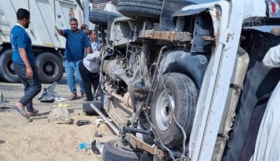 حادث الطريق الأوسطي.. بدأ بمحاولة إنقاذ وانتهى بفقدان ضابط وفرد شرطة وإصابة آخرين (صور)