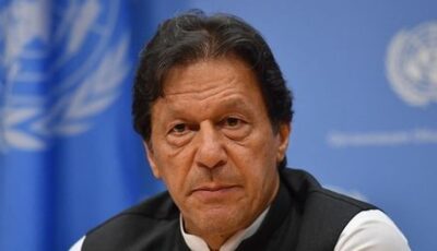 بعد منعهما من زيارته.. نجلا عمران خان يحذران من وفاته داخل السجن