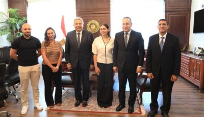 وزير التعليم العالي يكرم الطالبة هيا عمرو لمشاركتها في إسعاف مصابي مول “أرابيلا بلازا”