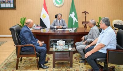 محافظ الشرقية يستقبل مدير المديرية المالية الجديد بمكتبه