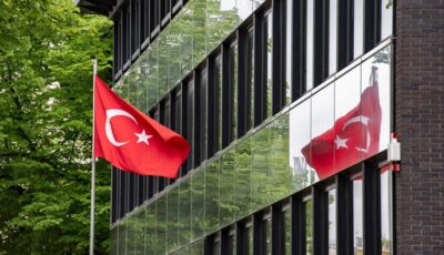بعد الغارات الإسرائيلية، تركيا تنفي وجود قوات لها في مطار أبو الظهور السوري