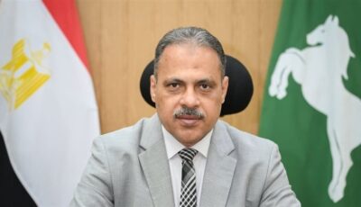 محافظ الشرقية يُصدر 25 قرارا تأديبيا بحق 60 من العاملين المقصرين