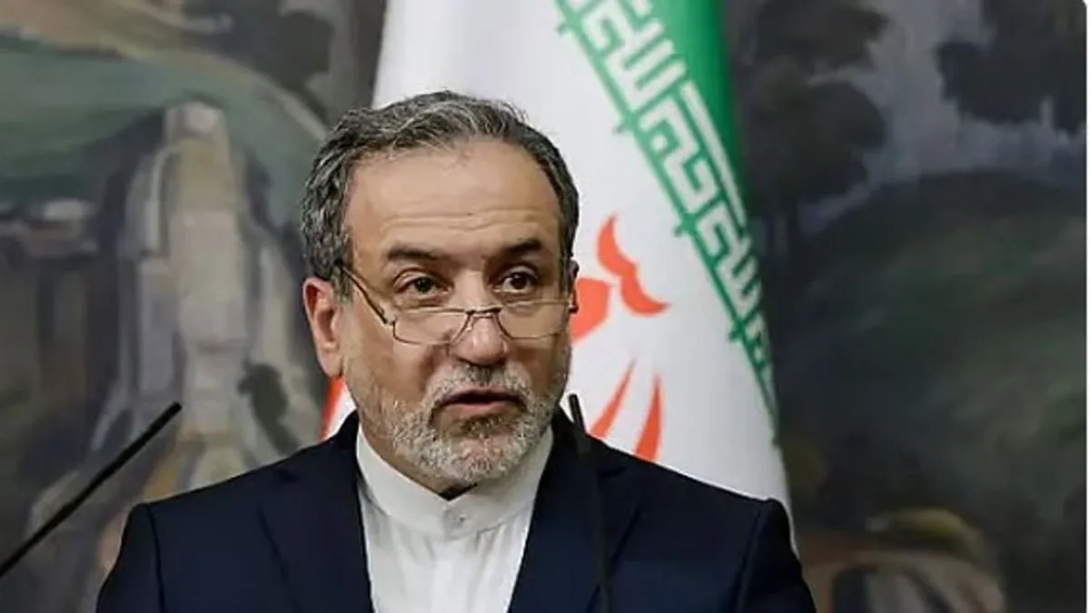 عراقجي: طهران ومسقط تناقشان حاليا مسارا مؤقتا لشحن البضائع عبر مضيق هرمز