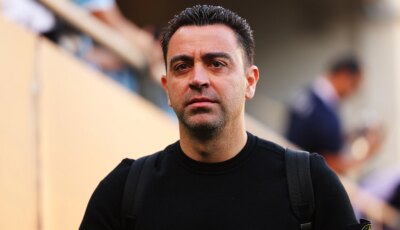 «لم يتوقع أحد حدوث ذلك» – جيوفاني فان برونكهورست يعترف بأنه «فوجئ» بانتقال تشافي لتدريب منتخب هولندا