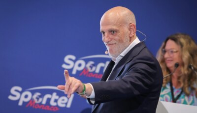 “إنه يستحق التتويج!” .. تيباس يرشح نجم برشلونة للفوز بجائزة الكرة الذهبية