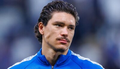 بعد خرو ج نونيز.. أتلتيكو مدريد يستهدف مهاجم الهلال السعودي