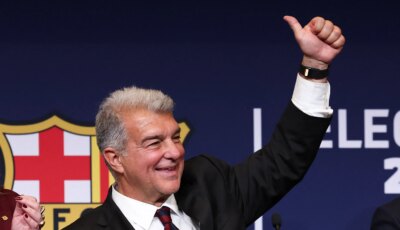 الثعلب يخرج عن صمته.. لابورتا يعلن التمسك بألفاريز ويمد غصن الزيتون لأتلتيكو