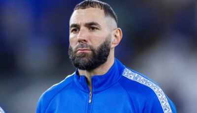 بعد أنباء رحيله.. هل يشارك بنزيما في مباراة الهلال والخليج؟