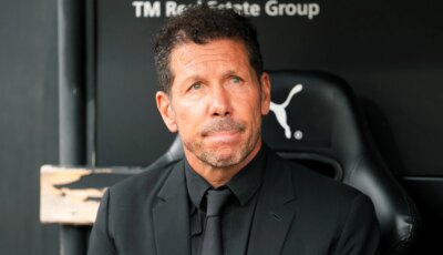بسبب ألفاريز.. سيميوني يقف في وجه جماهير أتلتيكو مدريد