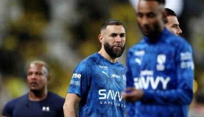 الهلال السبب.. هل يعتزل بنزيما كرة القدم نهائيًا؟