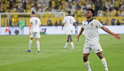أحدهما رفض الهلال والاتحاد.. الأزمة المالية تهدد النصر بخسارة لاعبيه مجانًا