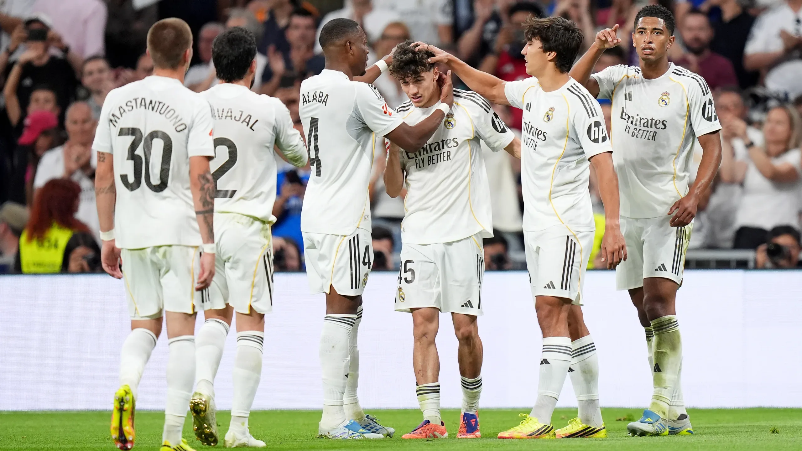 قرار عاجل.. ريال مدريد يكافئ لاعبه بعد شائعات الميركاتو