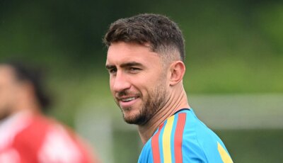مدرب إسبانيا السابق يصدم برشلونة بشأن لابورت