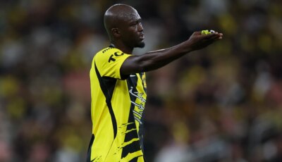 ظلم وقرارات صادمة.. مدافع الاتحاد يفتح النار على حكم مباراة الخلود