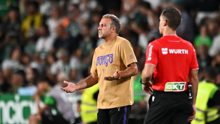 فليك: رافينيا مثالي.. وهذا سبب لعب يامال 90 دقيقة