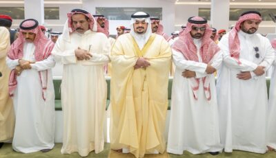 نائب أمير الرياض يؤدي صلاة الميت على محمد المطيري..صور