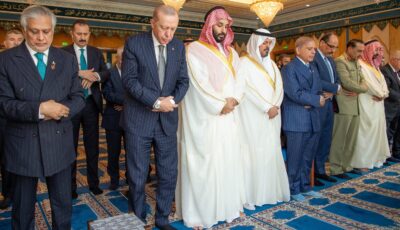 ولي العهد والرئيس التركي ورئيس وزراء باكستان يؤدون صلاة الجمعة بالمسجد الحرام