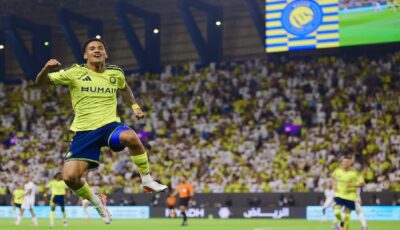 النصر يستهل مشواره في الدوري بثلاثية أمام الفتح