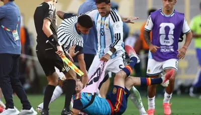 فيفا يعاقب 5 لاعبين شاركوا في نهائي المونديال